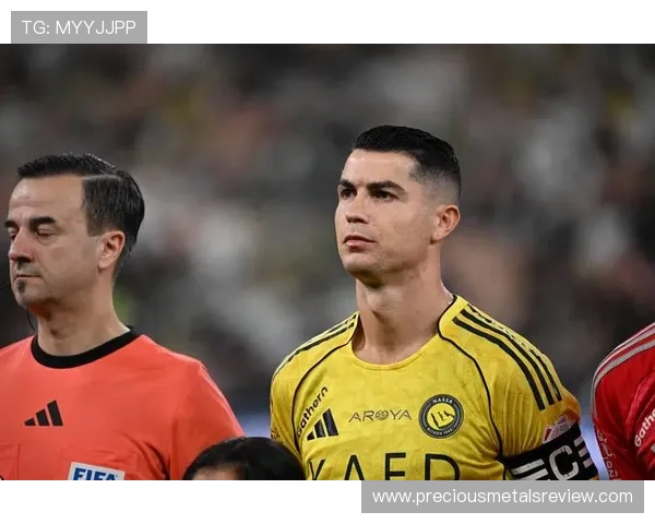 C罗是否应离开欧洲?五大联赛格局与转型窗口分析 C罗是否应离开欧洲?五大联赛格局与转型窗口分析