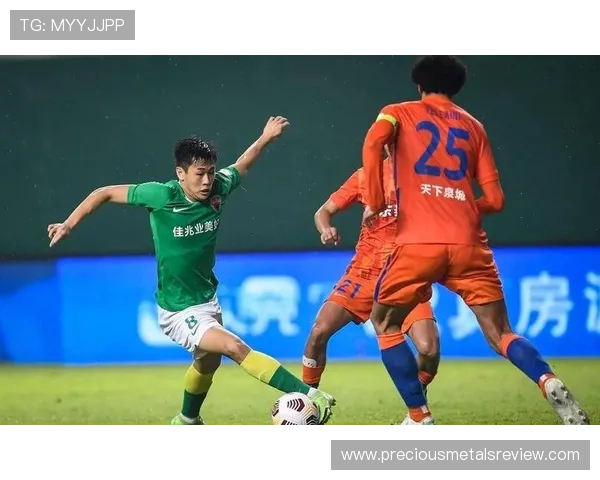 戴伟浚中场风格解析：技术细腻组织能力持续提升